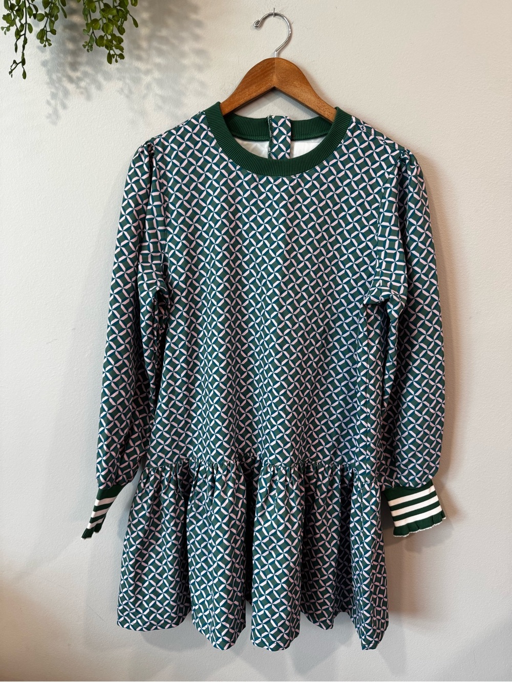 Addison Bay Green Geometric Long-Sleeve Ruffle Hem Dress Sz M